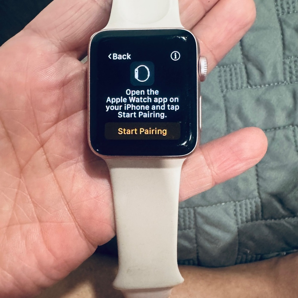 Apple Watch Series 2, 38mm in Rose Gold